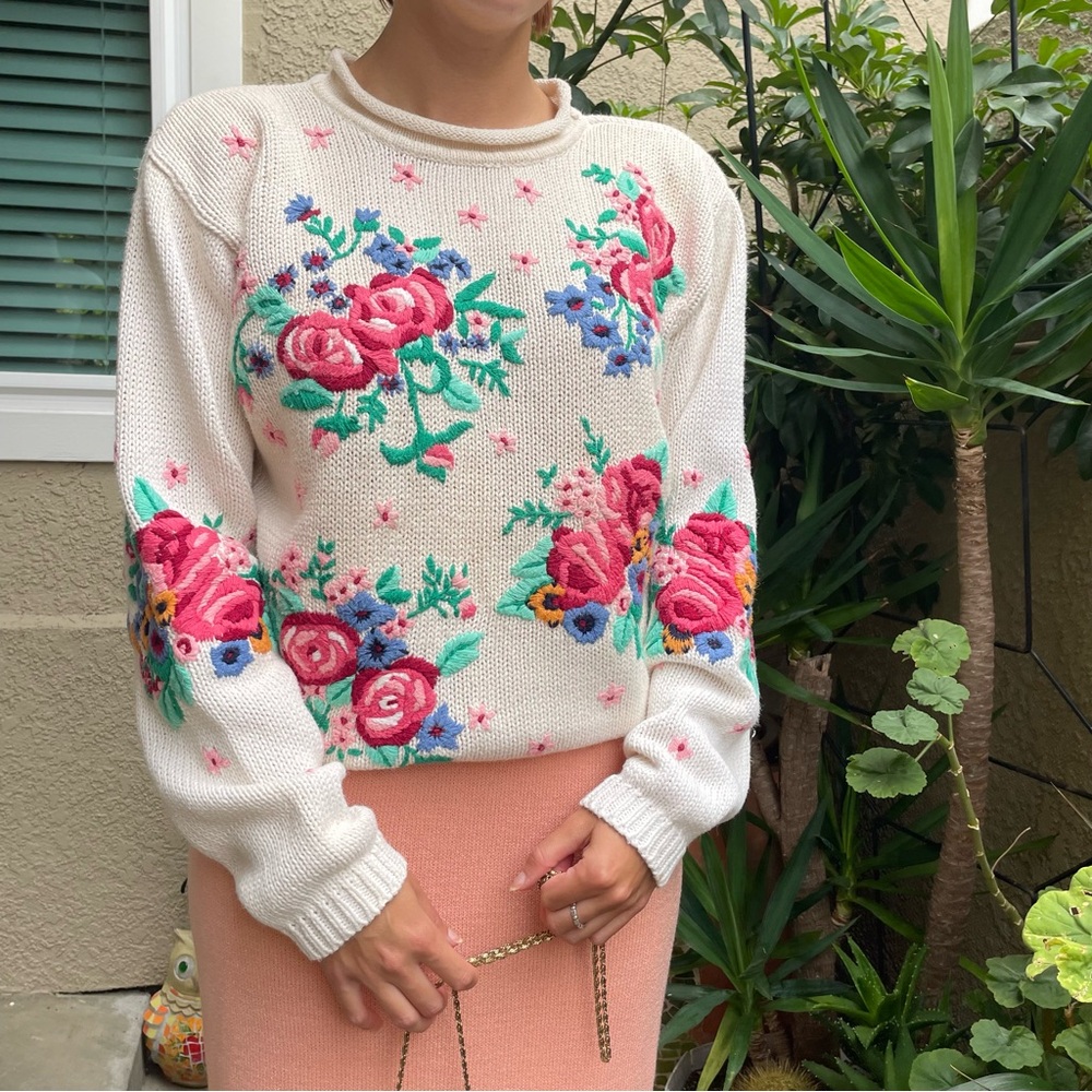 Vintage 80’s cream cotton blend knitted sweater with beautiful embroidery
